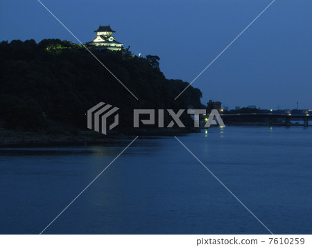 狗山城堡在晚上 狗山城堡在晚上 7610259