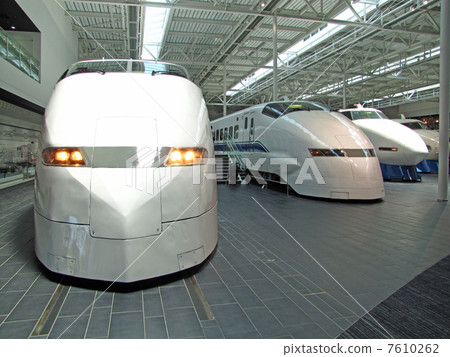 Linear · Railway Hall 76 Linear · Railway Hall 76 7610262