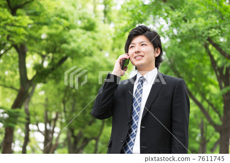 Businessman phone 7611745