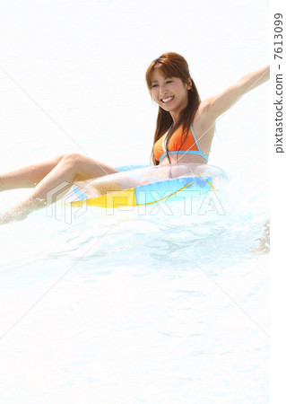 Swimsuit women floating on floating rings 7613099
