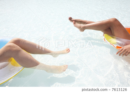 Two pairs of swimsuit women Two pairs of swimsuit women 7613126