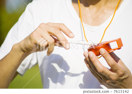 Men who smoke outside 7613142