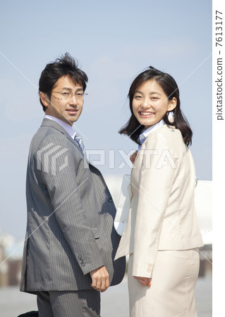 Businessman looking back and OL 7613177