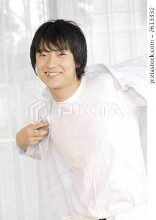 Men who are changing clothes Men who are changing clothes 7613332
