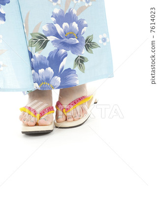 Yukata wearing clogs Women's feet 7614023