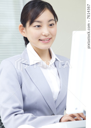 Viewing personal computer monitor OL Viewing personal computer monitor OL 7614367