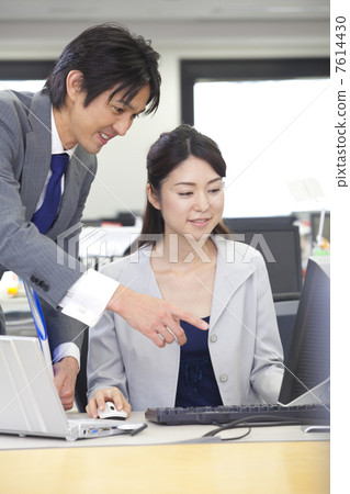 看見個人計算機和OL的商人 7614430