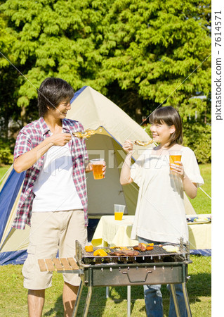 A couple eating barbecue ayu A couple eating barbecue ayu 7614571