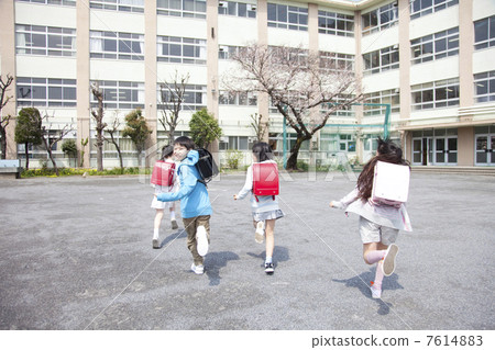 Four elementary school students going to school 7614883