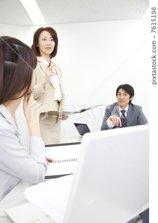 Businessman and OL during meeting 7615198