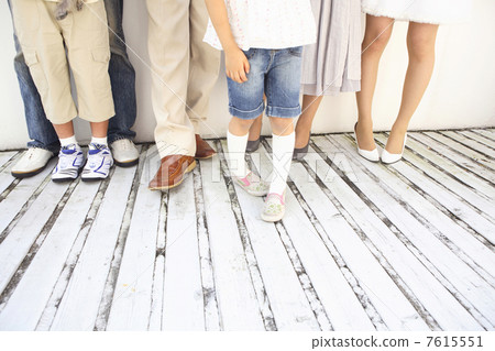 Three generations' feet 7615551