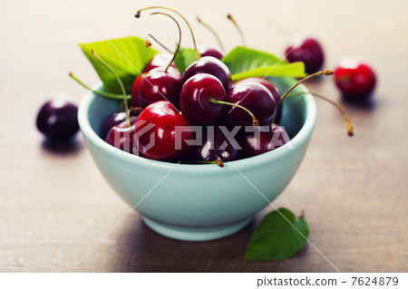 Cherry 7624879