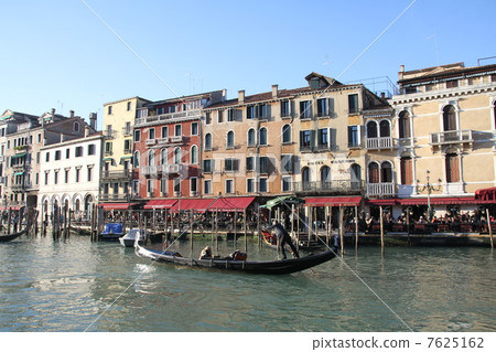 Venetian gondola 7625162