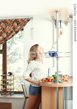 Kitchen work 7625671