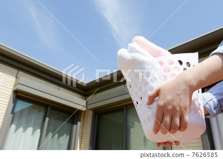 有洗衣籃的主婦 7626585