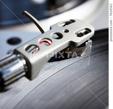 Turntable playing vinyl record with music Turntable playing vinyl record with music 7628561
