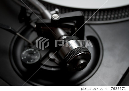 Turntable tonearm adjustment Turntable tonearm adjustment 7628571