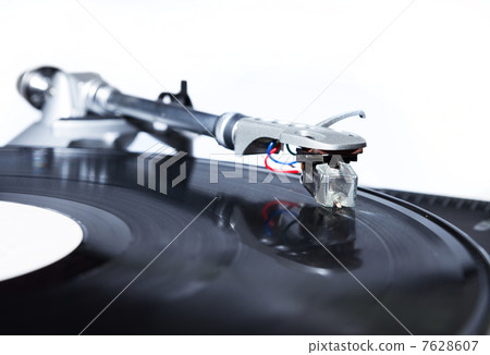 Turntable playing vinyl record with music 7628607