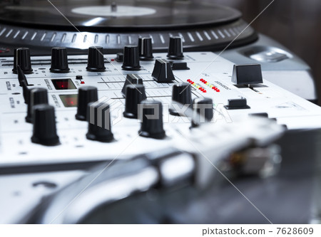 Turntable, vinyl and sound mixer 7628609