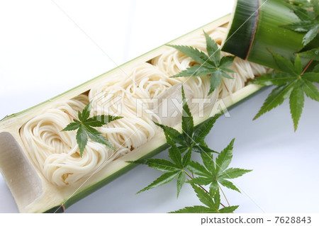 麺 7628843
