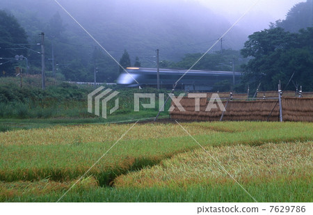 山形新幹線穿山越嶺 7629786