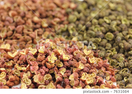 Spiced peppers a lot Spiced peppers a lot 7631084