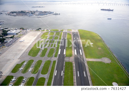 Airport Airport 7631427