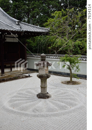 Lantern of the Yunoya district 7634314