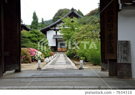 The approach to the cloudy day and the gate 7634318
