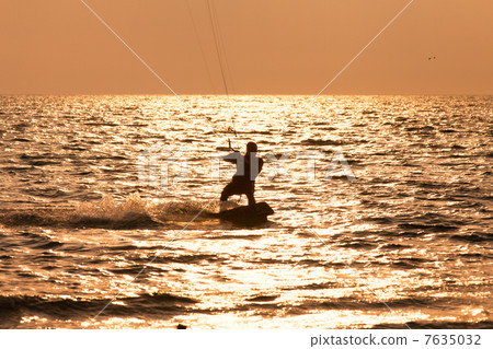 Kite surfer sailing in the sea 7635032