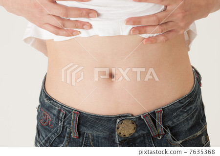 Middle-aged women's stomach 7635368