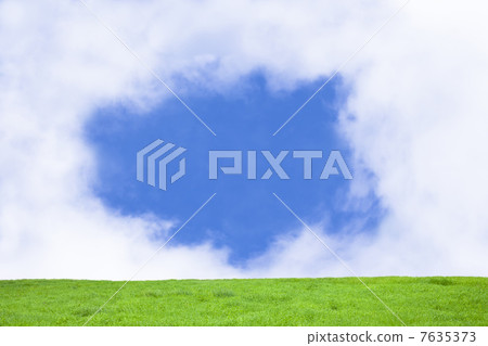 草原和天空 7635373