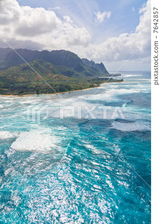 夏威夷考艾島隧道海灘航拍照片 夏威夷考艾島隧道海灘航拍照片 7642857