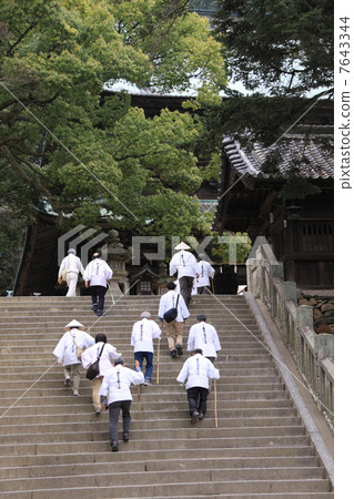 Kompira-san Shrine，來自Konpira的朝聖在Asahi公司前面走上石階 7643344