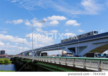 A pillar liner passing through a fan bridge over Arakawa 7643560