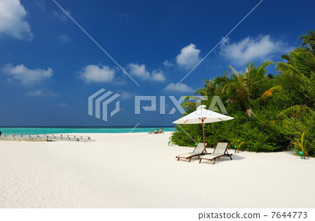 Beautiful beach at Maldives 7644773