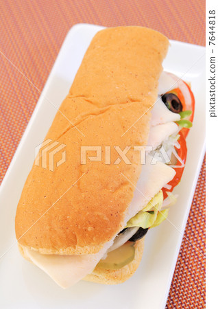 Delicious turkey sandwich 7644818