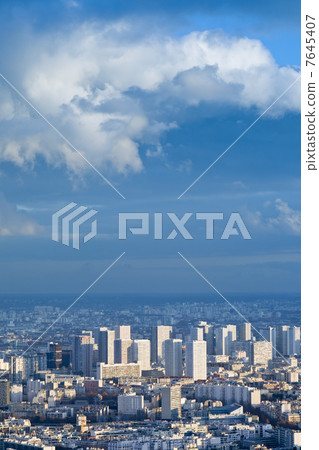 big city under high blue sky 7645407