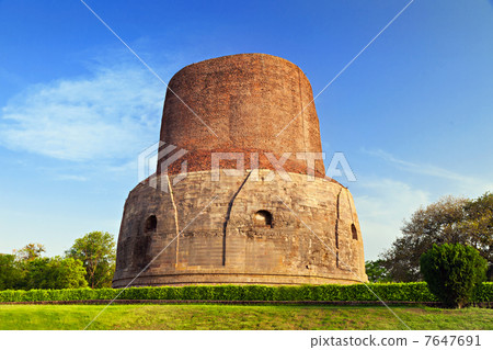 Dhamekh Stupa, India 7647691