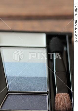 New cool-toned eyeshadow and tips Cosmetics 7648240