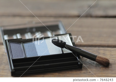 New cool-toned eyeshadow and tips Cosmetics 7648243