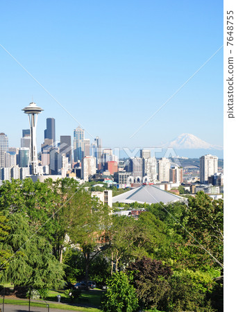 Seattle Space Needle and Mount Rainier Seattle Space Needle and Mount Rainier 7648755