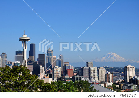 西雅圖太空針塔和雷尼爾山 7648757