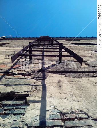 old iron ladder old iron ladder 7649212