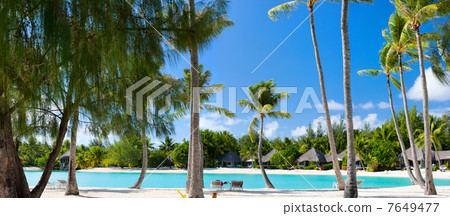 Beautiful beach on Bora Bora Beautiful beach on Bora Bora 7649477