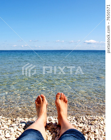 bare feet, barefoot, feet 7650571