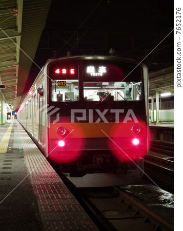 Musashino line 205 Series Ichikawa Ono Station Musashino line 205 Series Ichikawa Ono Station 7652176