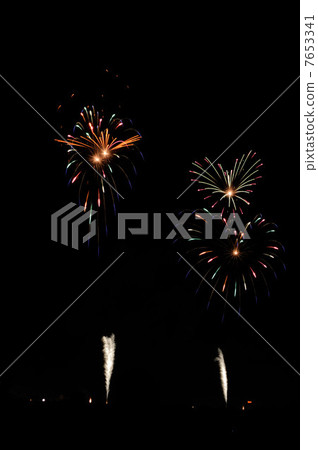 Heart & brooch fireworks 7653341