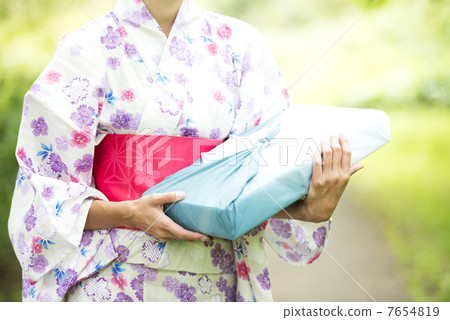 Women's wear with gifts Women's wear with gifts 7654819
