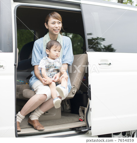 A mother smiling a child in her car and smiling 7654859
